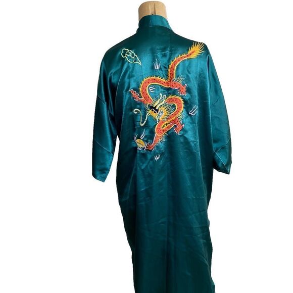 Oriental Silk Collection dressing gown medium ‘embroidered dragon.  0084 - Picture 5 of 6